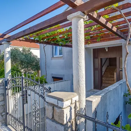 Borka アパート マリ・ロシニュ